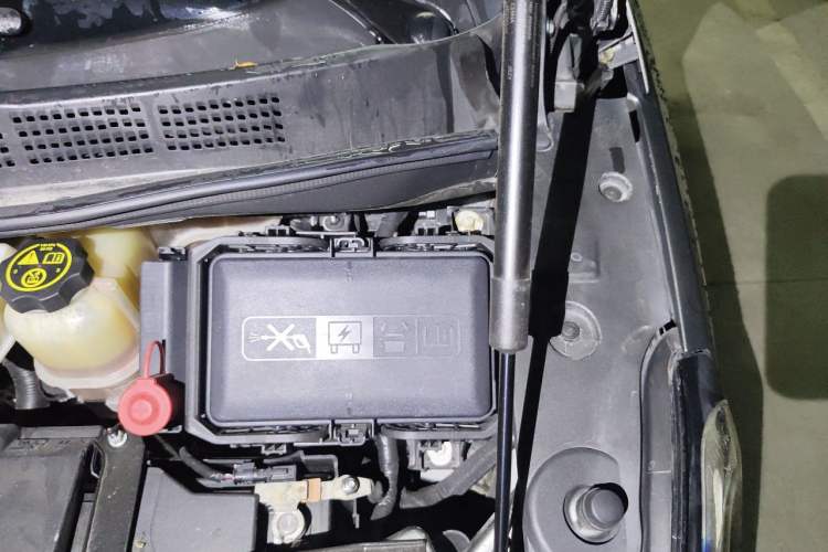Used Buick GL8 2017 ES 28T Comfort Model China V Standard Engine Bay Left
