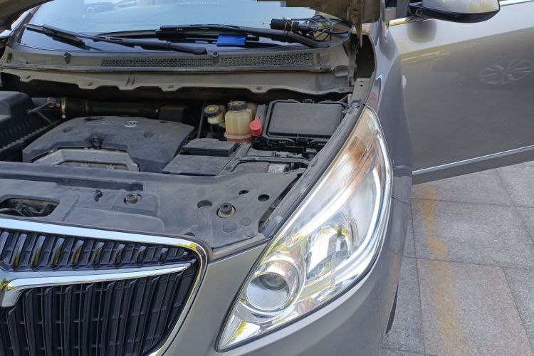 Used Buick GL8 2017 25S Luxury Version China V Standard Engine Bay Left