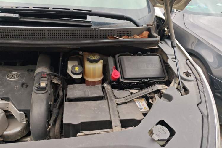 Used Buick GL8 2017 ES 28T Comfort Model China V Standard Engine Bay Left