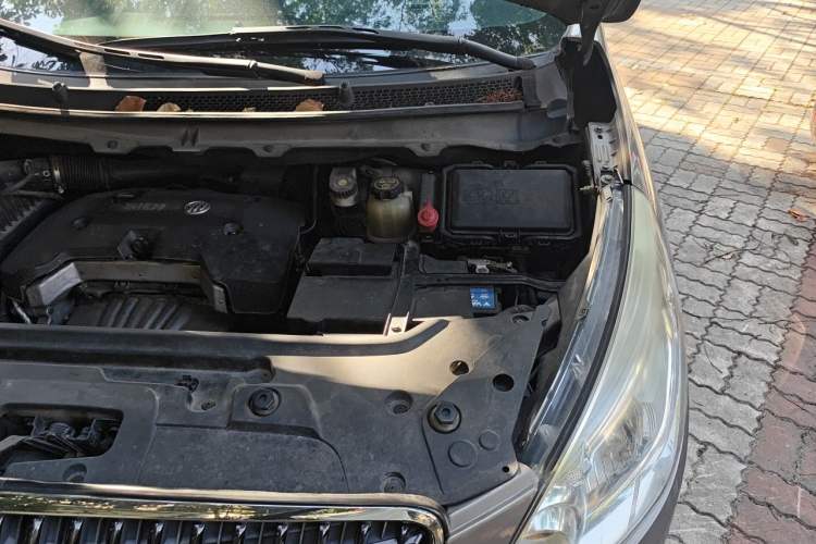 Used Buick GL8 2017 25S Luxury Version China V Standard Engine Bay Left