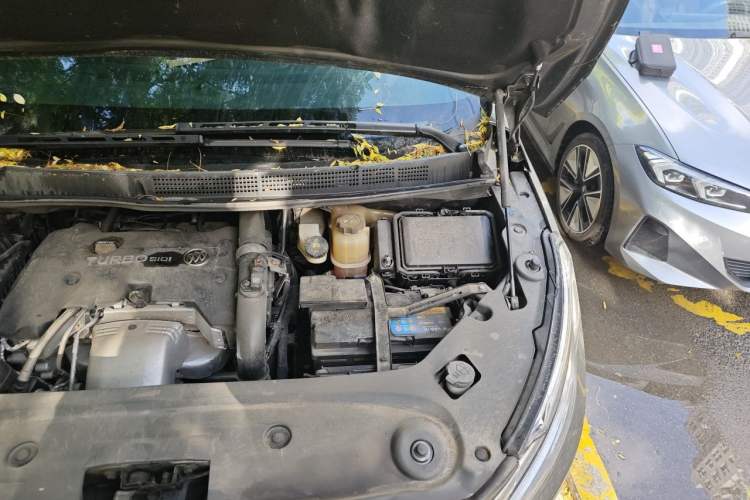 Used Buick GL8 2017 ES 28T Comfort Model China V Standard Engine Bay Left
