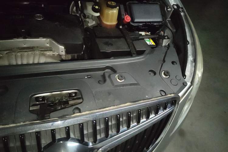 Used Buick GL8 2017 25S Luxury Version China V Standard Engine Bay Left
