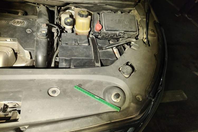 Used Buick GL8 2017 ES 28T Flagship Model China V Standard Engine Bay Left