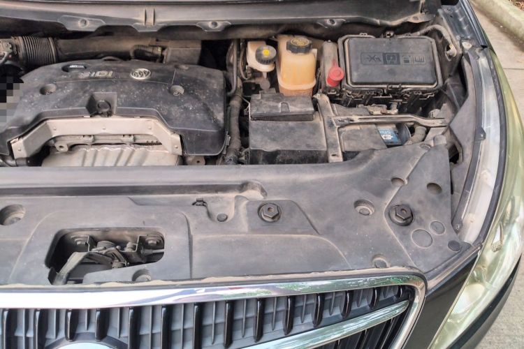 Used Buick GL8 2017 25S Luxury Version China V Standard Engine Bay Left