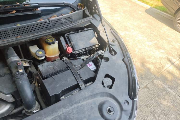 Used Buick GL8 2017 ES 28T Comfort Model China V Standard Engine Bay Left