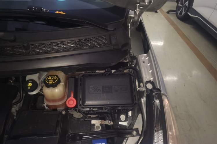 Used Buick GL8 2017 25S Comfort Version China V Standard Engine Bay Left