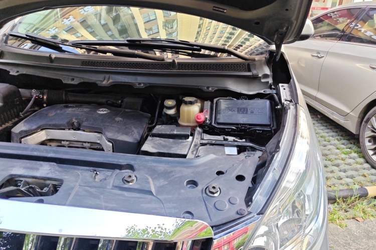 Used Buick GL8 2017 25S Luxury Version China V Standard Engine Bay Left