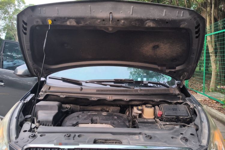 Used Buick GL8 2017 25S Luxury Version China V Standard Engine Bay