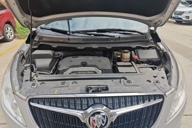 Used Buick GL8 2017 25S Luxury Version China V Standard Engine Bay