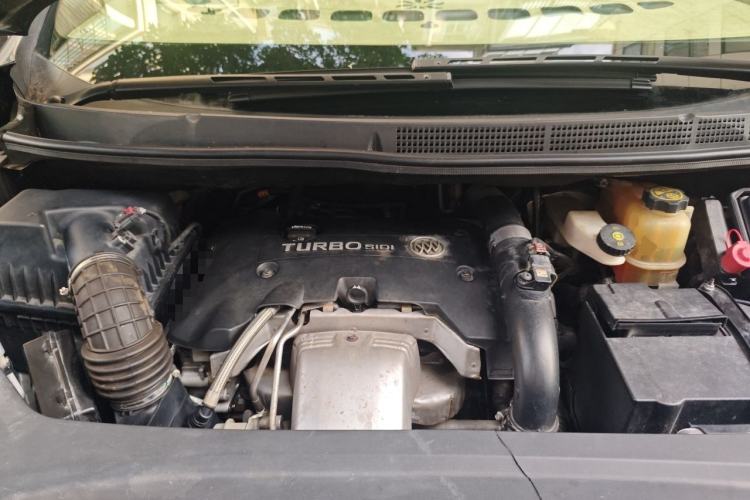 Used Buick GL8 2017 ES 28T Luxury Model China V Standard Engine Bay