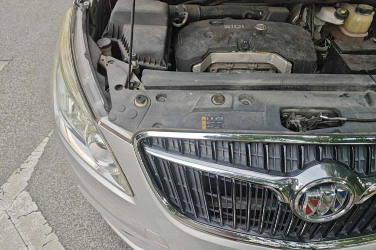 Used Buick GL8 2017 25S Prestige Version China V Standard Engine Bay Right