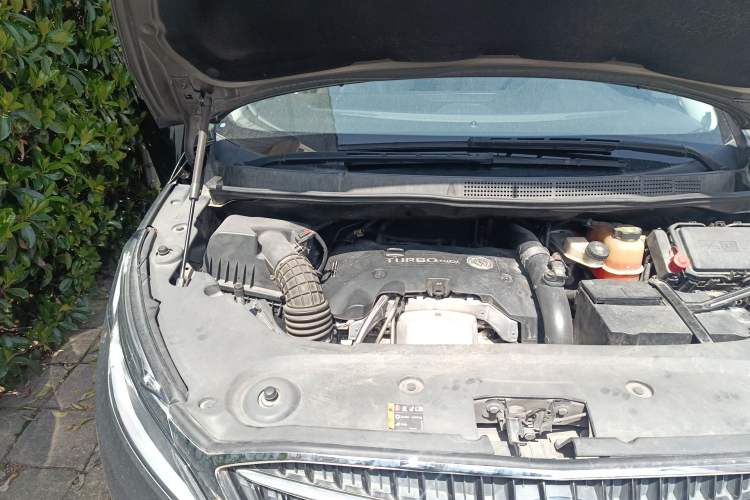 Used Buick GL8 2017 ES 28T Comfort Model China V Standard Engine Bay Right