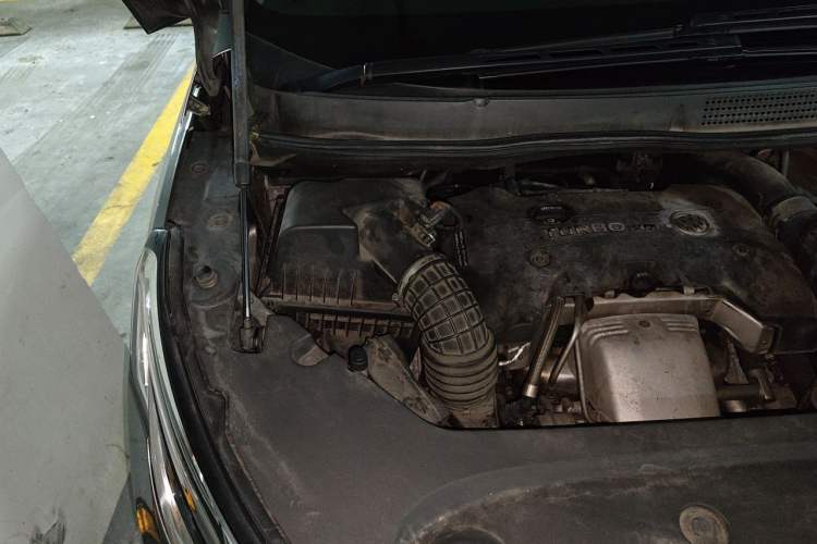 Used Buick GL8 2017 ES 28T Luxury Model China V Standard Engine Bay Right