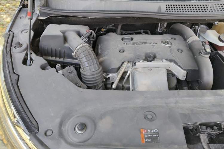 Used Buick GL8 2017 ES 28T Luxury Model China V Standard Engine Bay Right