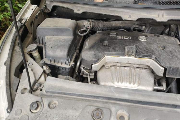 Used Buick GL8 2017 25S Luxury Version China V Standard Engine Bay Right