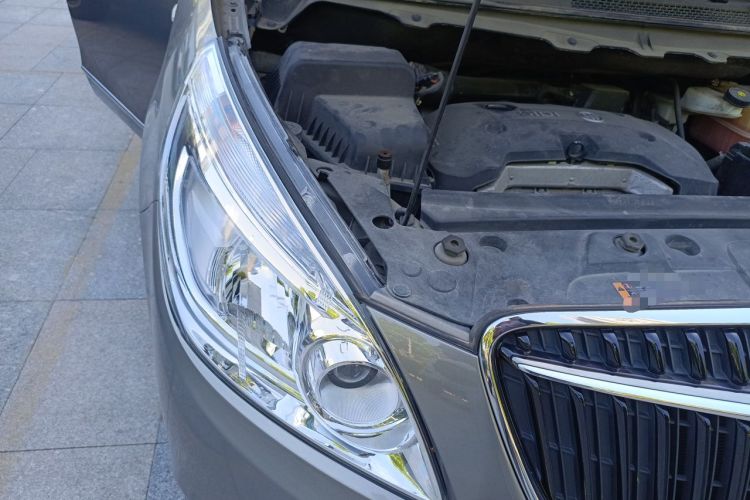 Used Buick GL8 2017 25S Luxury Version China V Standard Engine Bay Right