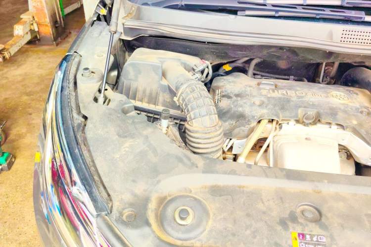 Used Buick GL8 2017 ES 28T Flagship Model China V Standard Engine Bay Right