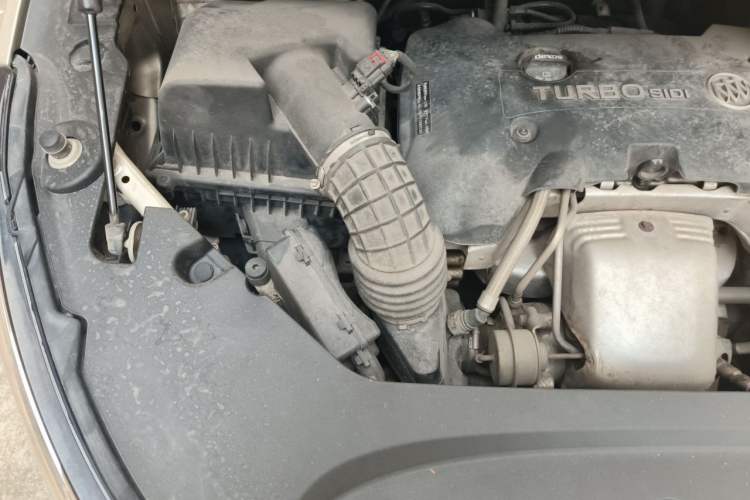 Used Buick GL8 2017 ES 28T Luxury Model China V Standard Engine Bay Right