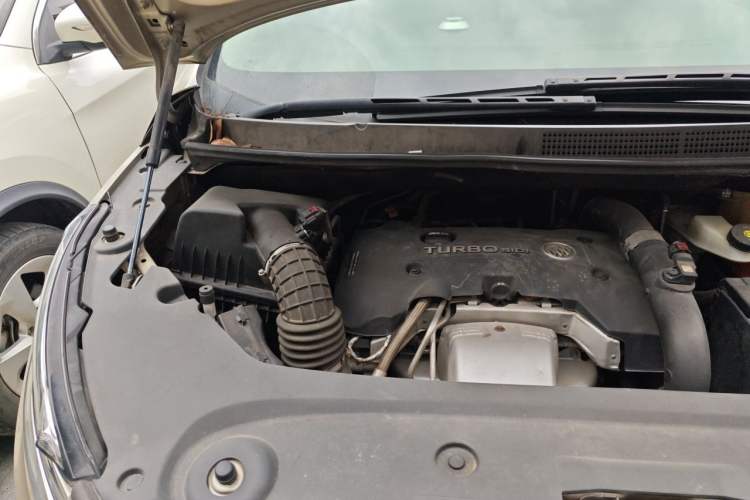 Used Buick GL8 2017 ES 28T Comfort Model China V Standard Engine Bay Right