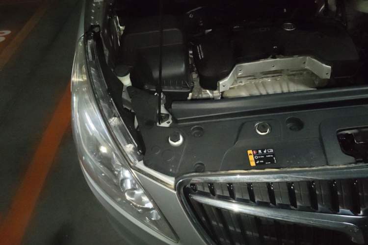 Used Buick GL8 2017 25S Luxury Version China V Standard Engine Bay Right