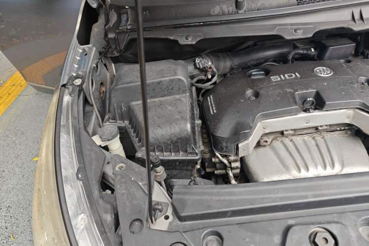Used Buick GL8 2017 25S Luxury Version China V Standard Engine Bay Right