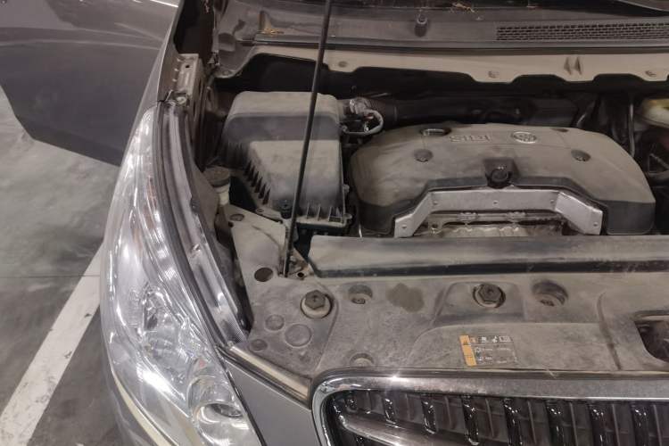 Used Buick GL8 2017 25S Comfort Version China V Standard Engine Bay Right