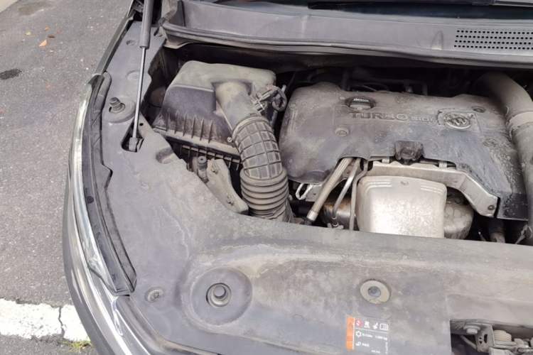 Used Buick GL8 2017 ES 28T Flagship Model China V Standard Engine Bay Right
