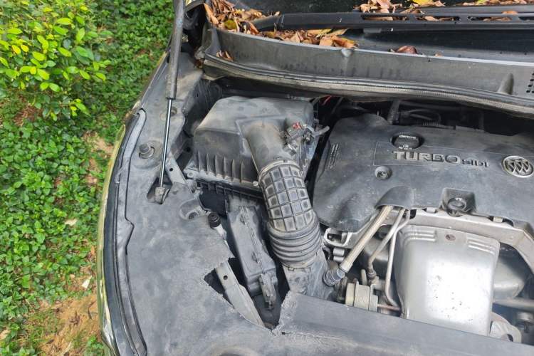 Used Buick GL8 2017 ES 28T Comfort Model China V Standard Engine Bay Right