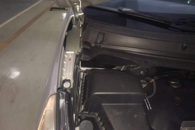Used Buick GL8 2017 25S Comfort Version China V Standard Engine Bay Right