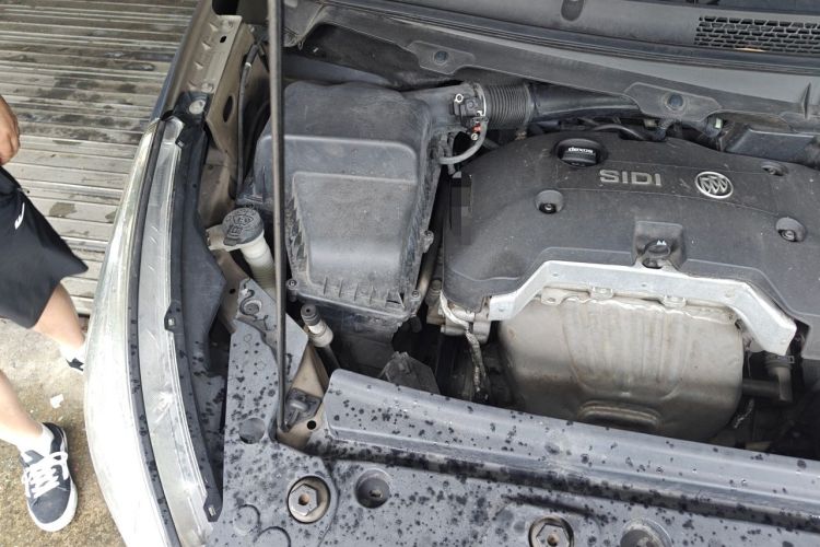 Used Buick GL8 2017 25S Luxury Version China V Standard Engine Bay Right
