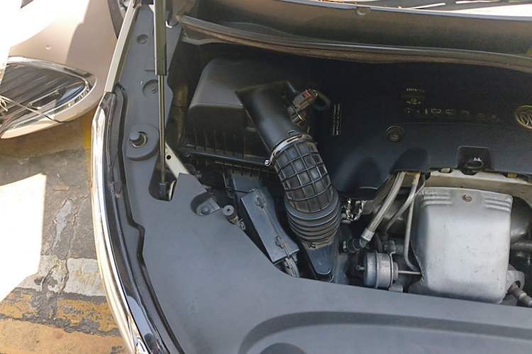 Used Buick GL8 2017 ES 28T Comfort Model China V Standard Engine Bay Right