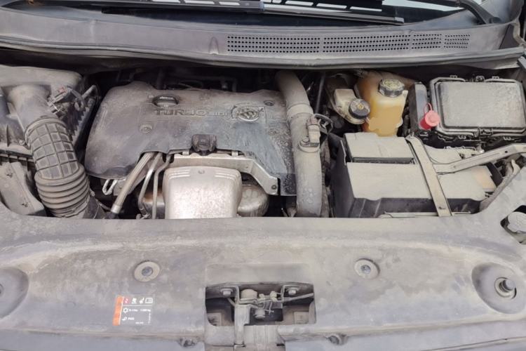 Used Buick GL8 2017 ES 28T Flagship Model China V Standard Engine Bay