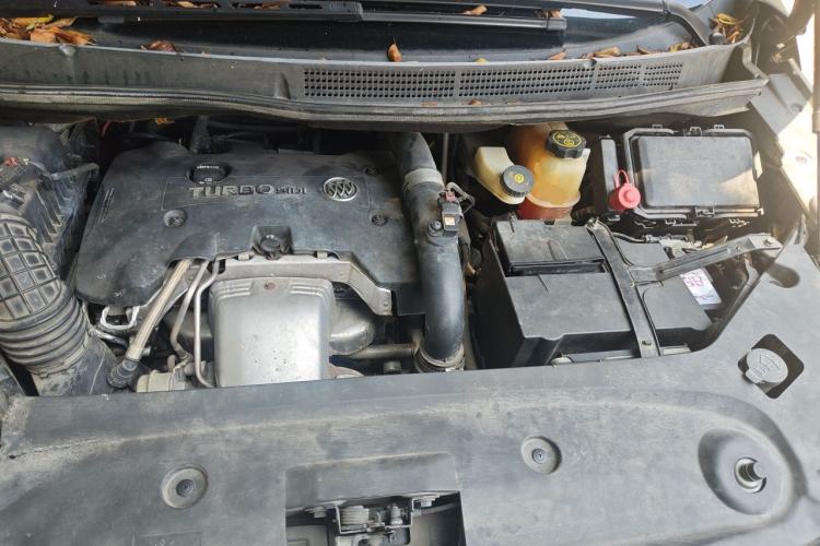 Used Buick GL8 2017 ES 28T Comfort Model China V Standard Engine Bay