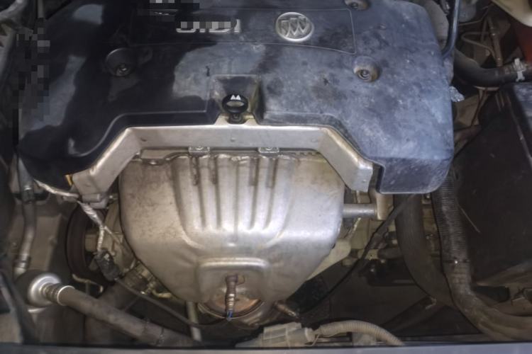 Used Buick GL8 2017 25S Luxury Version China V Standard Engine Bay