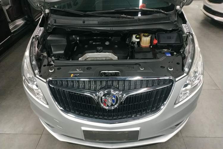 Used Buick GL8 2017 25S Luxury Version China V Standard Engine Bay
