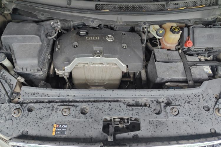 Used Buick GL8 2017 25S Luxury Version China V Standard Engine Bay