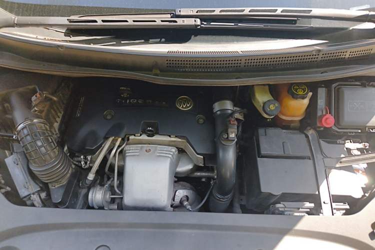 Used Buick GL8 2017 ES 28T Comfort Model China V Standard Engine Bay