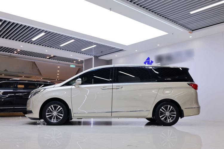 Used Buick GL8 2017 ES 28T Flagship Model China V Standard Exterior 2