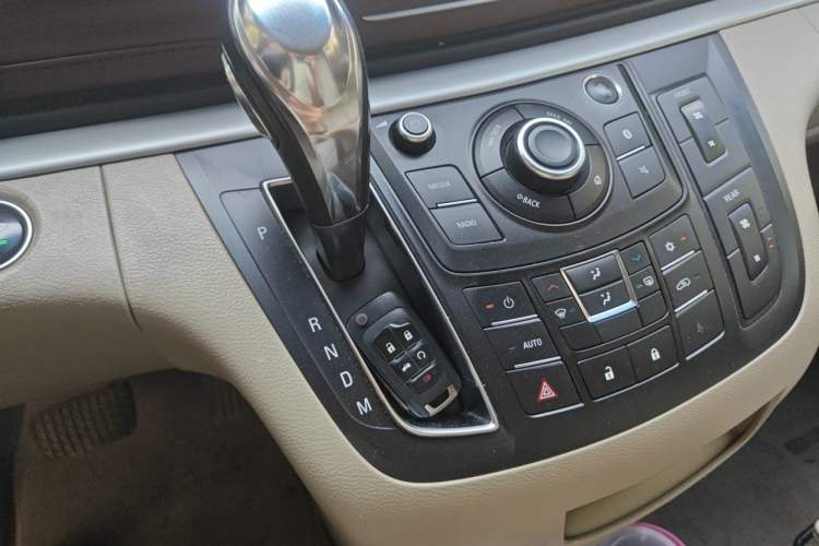 Used Buick GL8 2017 25S Prestige Version China V Standard Gear Lever