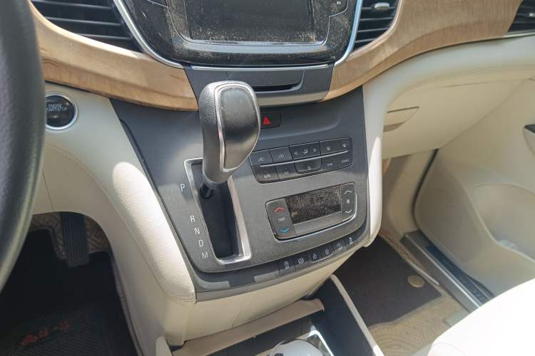 Used Buick GL8 2017 ES 28T Comfort Model China V Standard Gear Lever