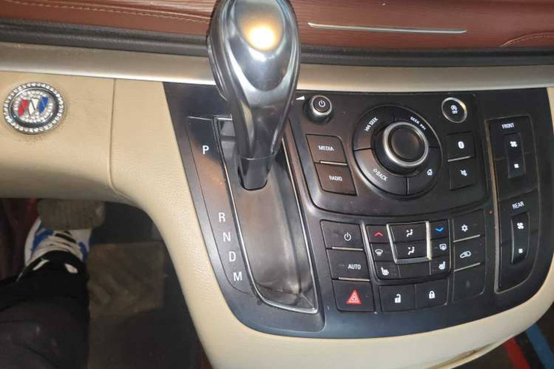 Used Buick GL8 2017 25S Prestige Version China V Standard Gear Lever