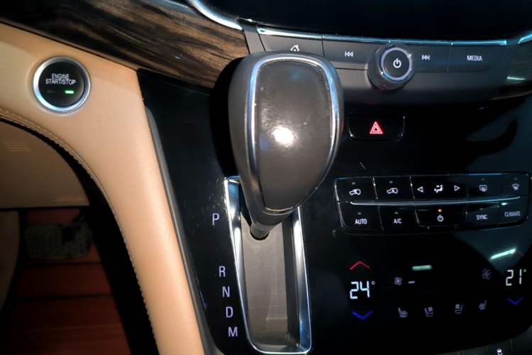 Used Buick GL8 2017 ES 28T Flagship Model China V Standard Gear Lever