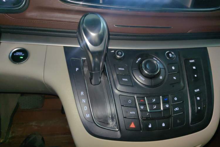 Used Buick GL8 2017 25S Luxury Version China V Standard Gear Lever