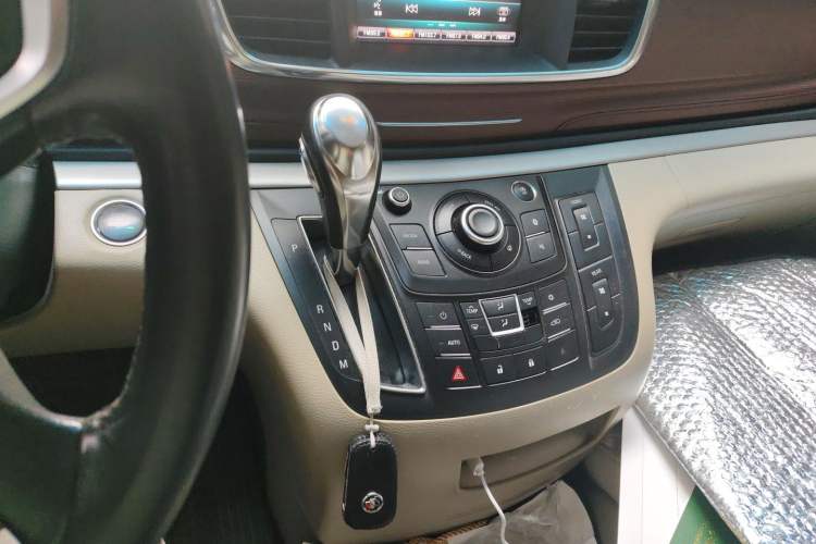 Used Buick GL8 2017 25S Luxury Version China V Standard Gear Lever