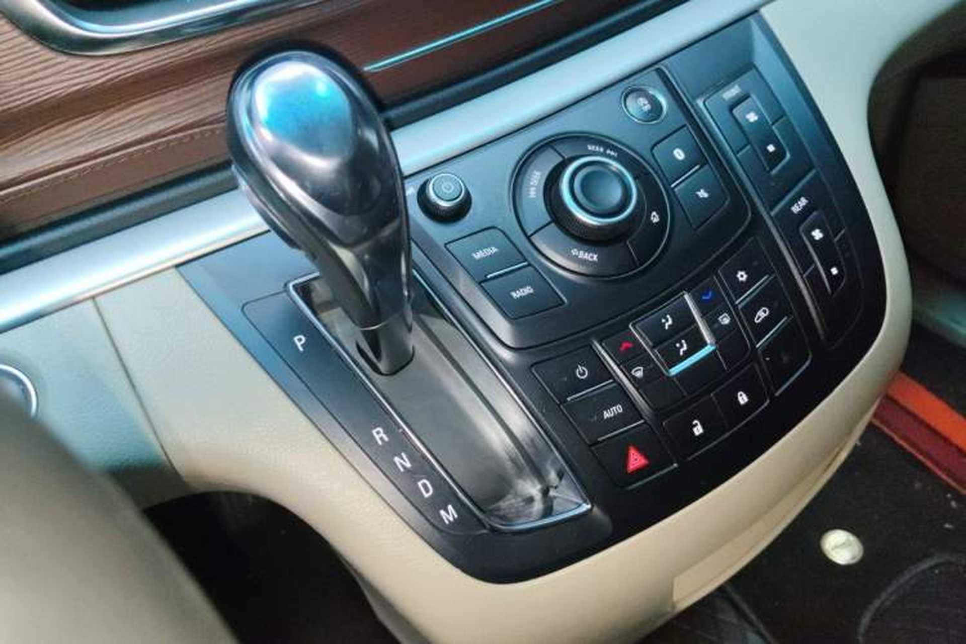 Used Buick GL8 2017 25S Luxury Version China V Standard Gear Lever