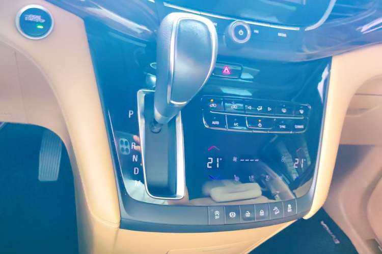 Used Buick GL8 2017 ES 28T Flagship Model China V Standard Gear Lever