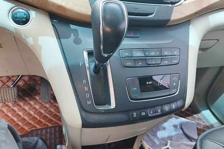 Used Buick GL8 2017 ES 28T Comfort Model China V Standard Gear Lever