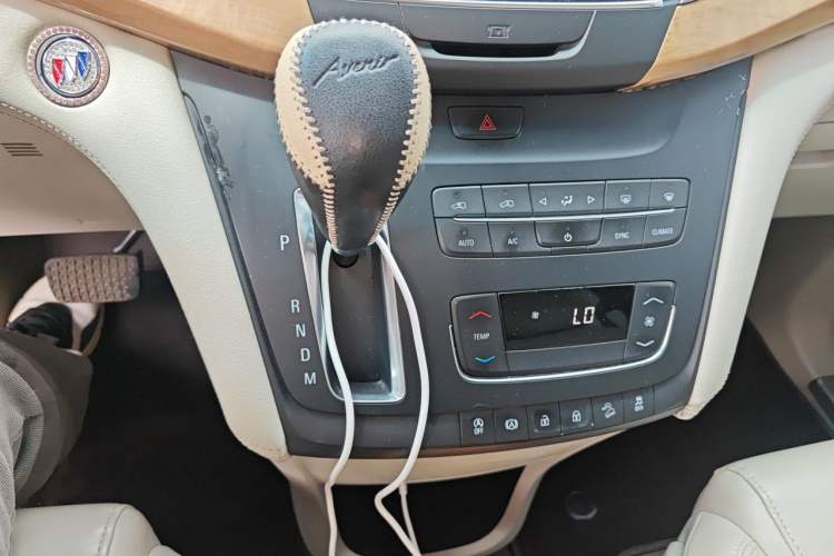 Used Buick GL8 2017 ES 28T Comfort Model China V Standard Gear Lever