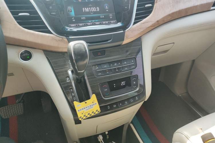 Used Buick GL8 2017 ES 28T Comfort Model China V Standard Gear Lever