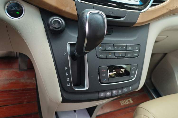 Used Buick GL8 2017 ES 28T Comfort Model China V Standard Gear Lever